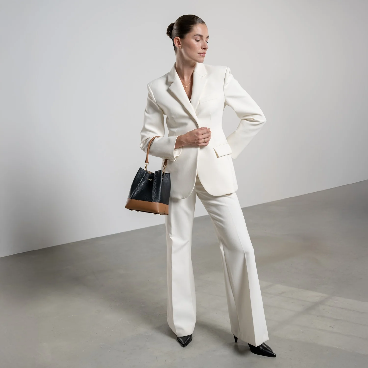 Isabel Bernard Femme Forte Minette Black Calfskin Handbag IB21114-001 - Image 3