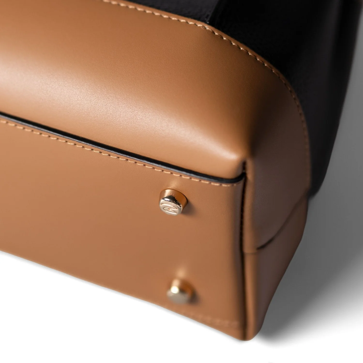 Isabel Bernard Femme Forte Minette Black Calfskin Handbag IB21114-001 - Image 7